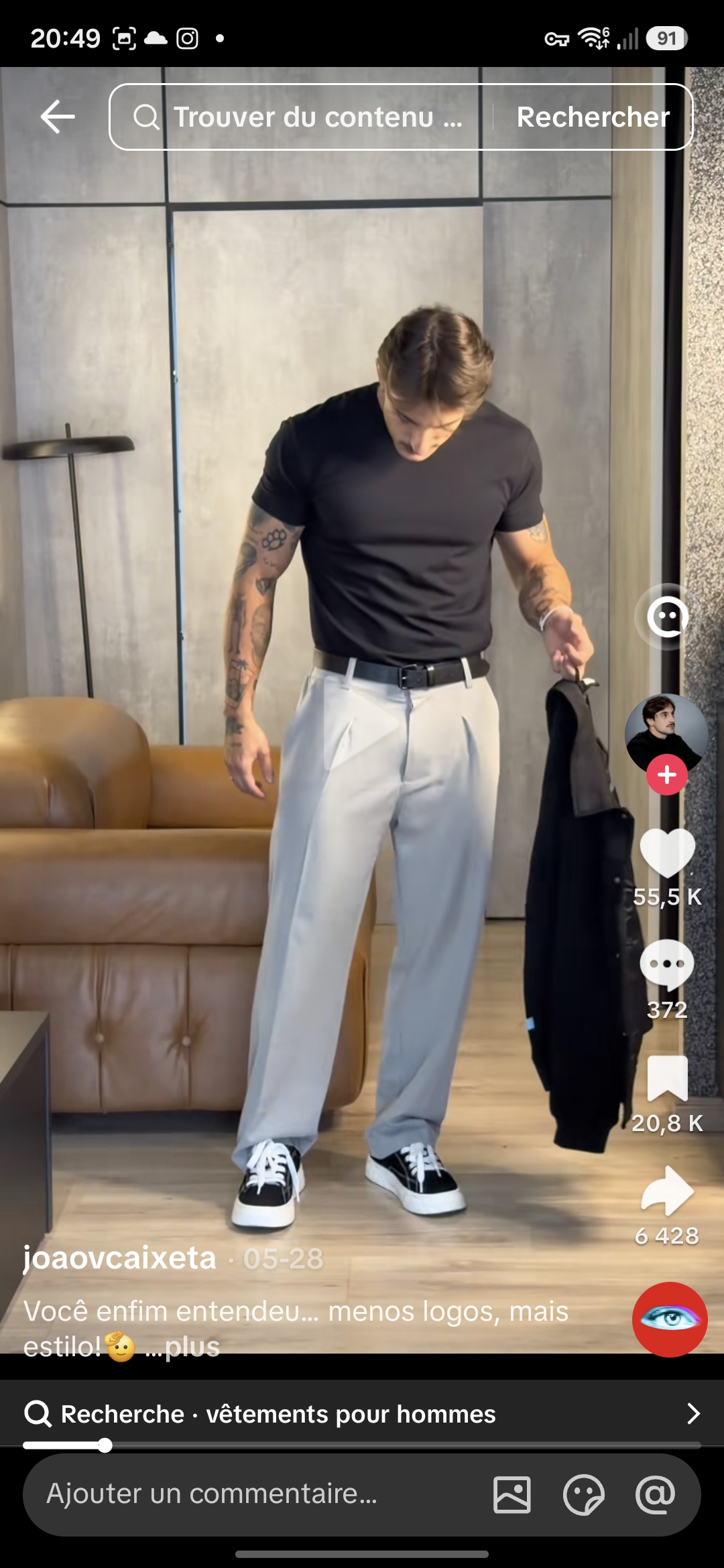 Look 02 - T-shirt noir et pantalon habillé